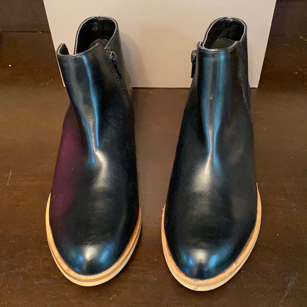 Women’s brand new, never worn, ankle boots